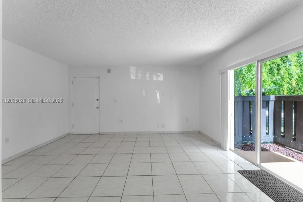 10832 N Kendall Dr , Unit U1, Miami, FL 33176 Photo