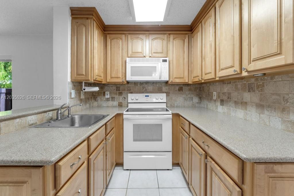 10832 N Kendall Dr , Unit U1, Miami, FL 33176 Photo