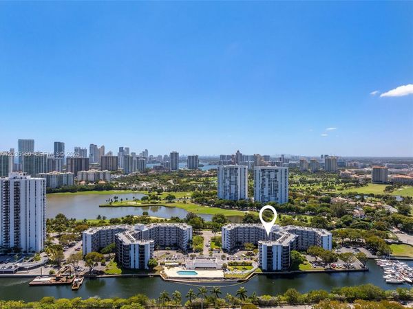 3401 N Country Club Dr , Unit 105, Aventura, FL 33180