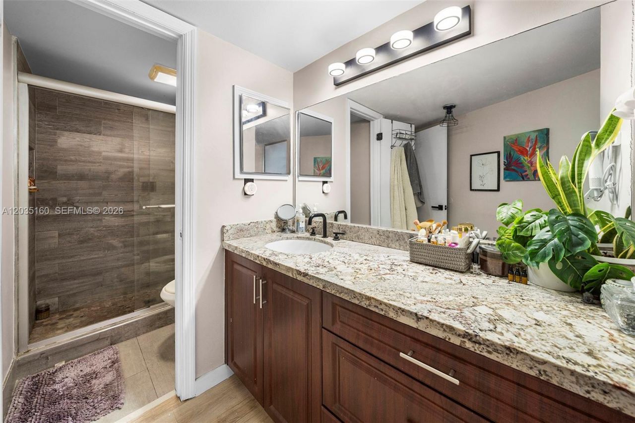 3401 N Country Club Dr , Unit 105, Aventura, FL 33180 Photo