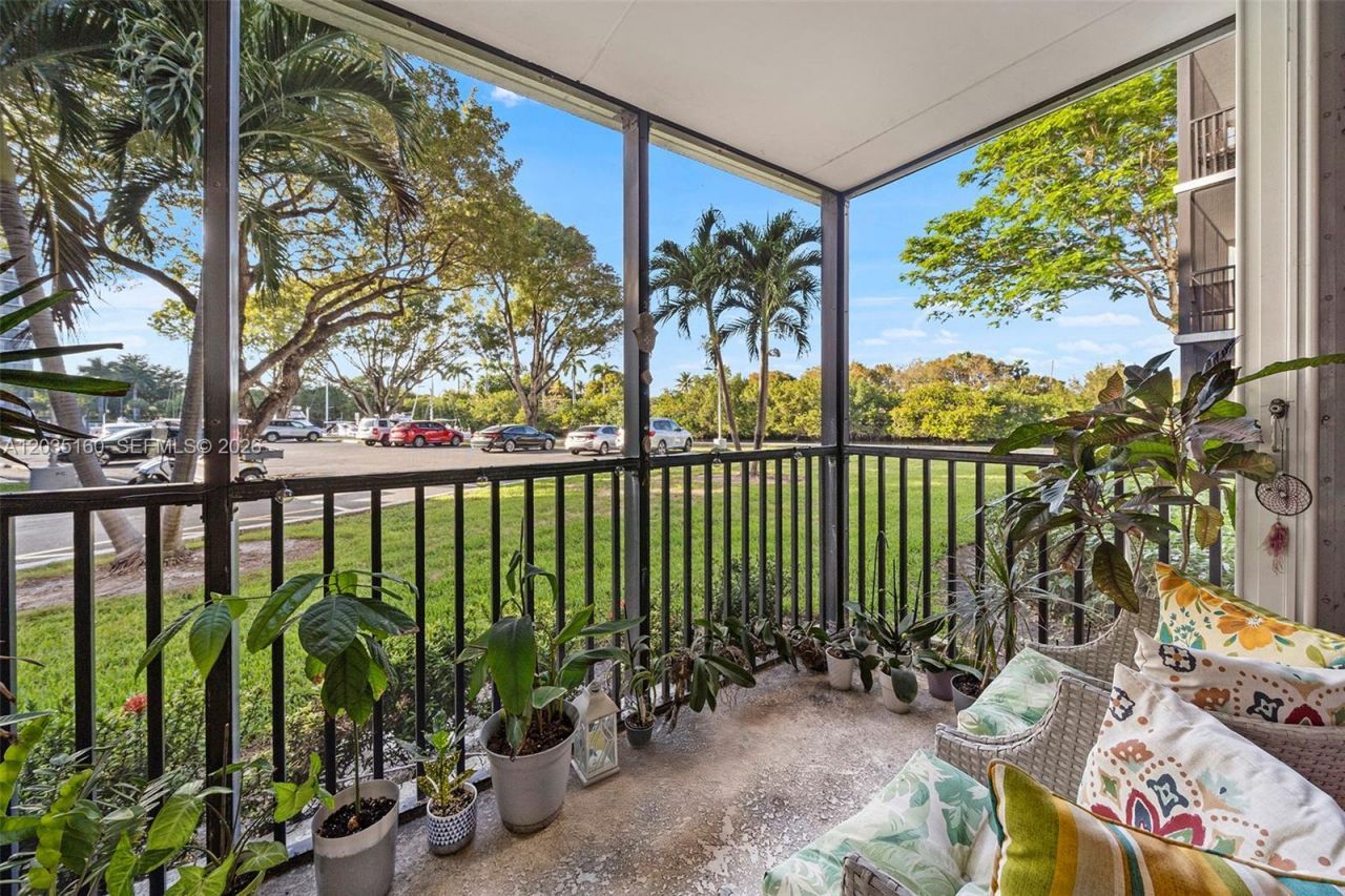 3401 N Country Club Dr , Unit 105, Aventura, FL 33180 Photo