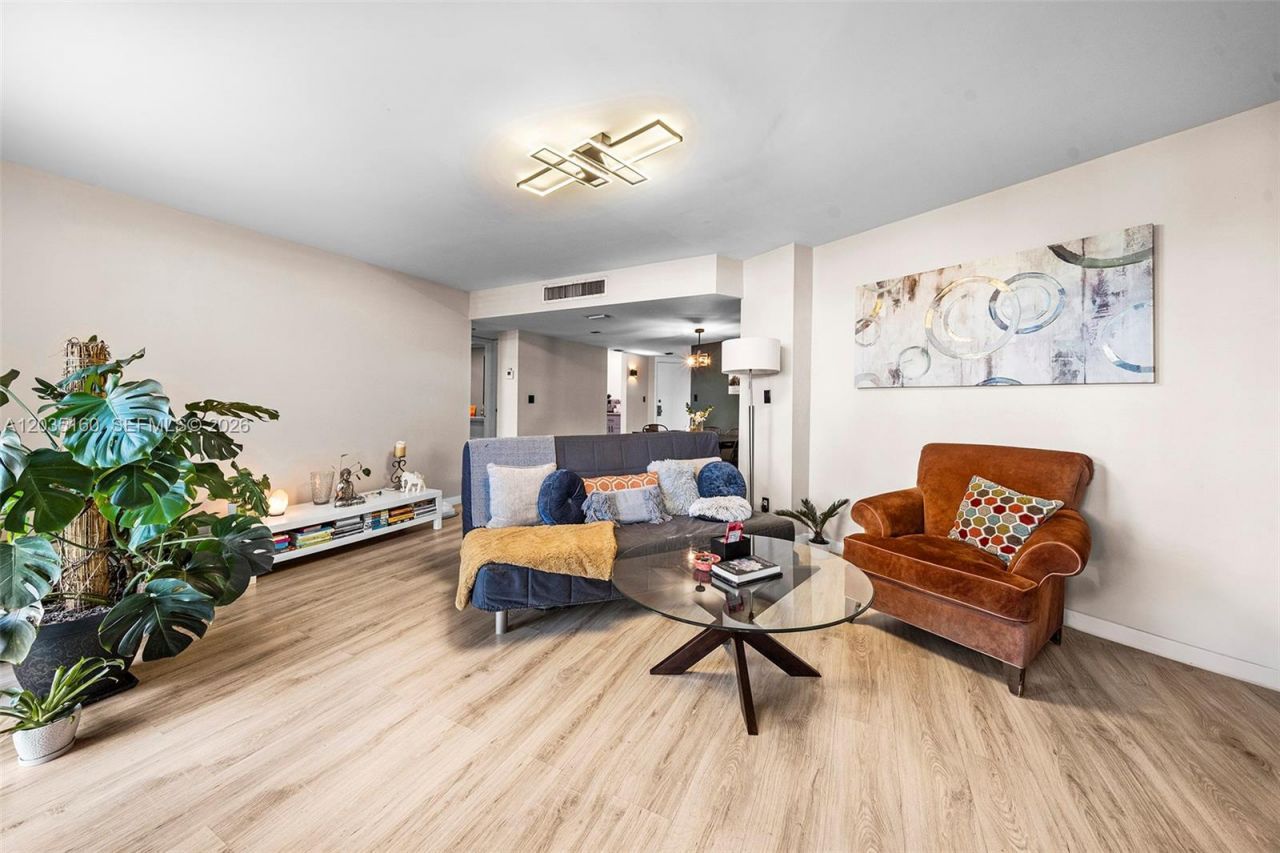 3401 N Country Club Dr , Unit 105, Aventura, FL 33180 Photo