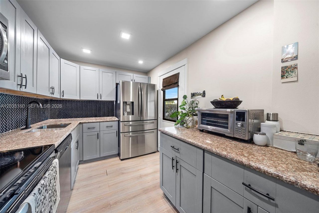 3401 N Country Club Dr , Unit 105, Aventura, FL 33180 Photo