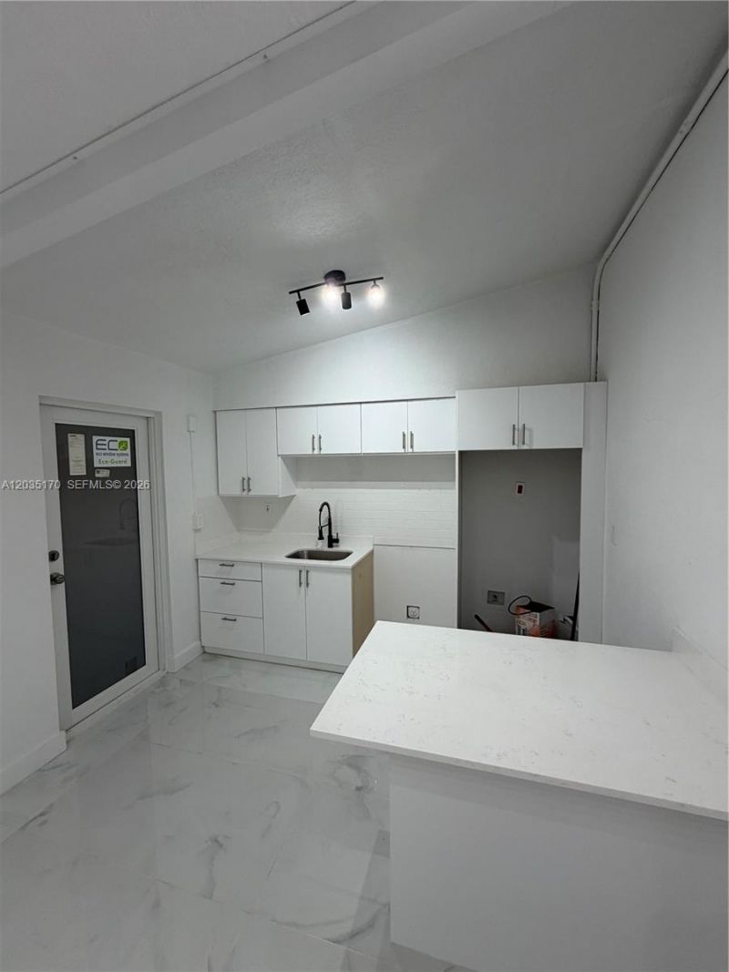 3220 Plaza St, Unit 3220, Miami, FL 33133 Photo
