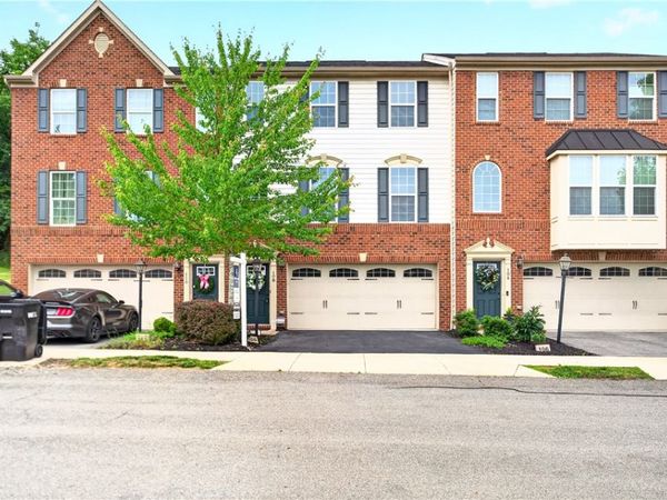 108 Noble Woods Drive, Coraopolis, PA 15108