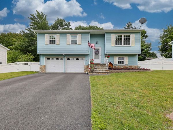105 Bodle Circle , Maybrook, NY 12543