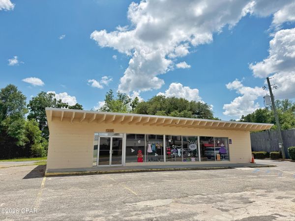 4513 Lafayette Street , Marianna, FL 32446