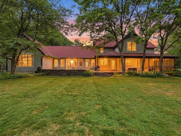 18 Eveningstar Dr, Amherst, MA 01002