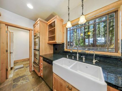1932 Apache Avenue, South Lake Tahoe, CA 96150 Photo