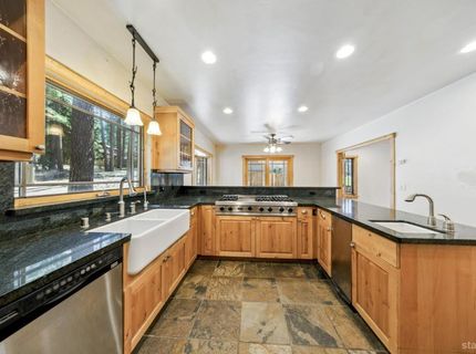1932 Apache Avenue, South Lake Tahoe, CA 96150 Photo