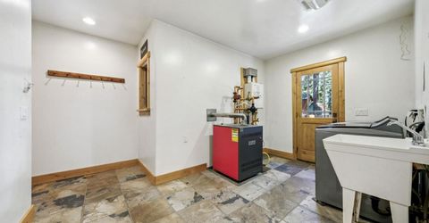 1932 Apache Avenue, South Lake Tahoe, CA 96150 Photo