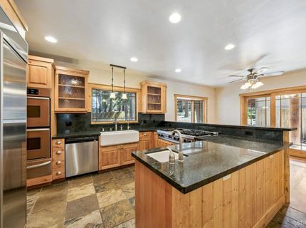 1932 Apache Avenue, South Lake Tahoe, CA 96150 Photo