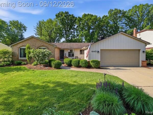 640 Longfellow Drive, Troy, MI 48085