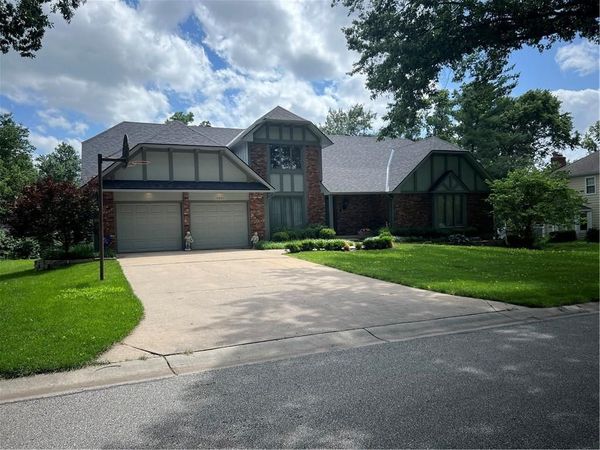 5001 W 112th Street, Leawood, KS 66211