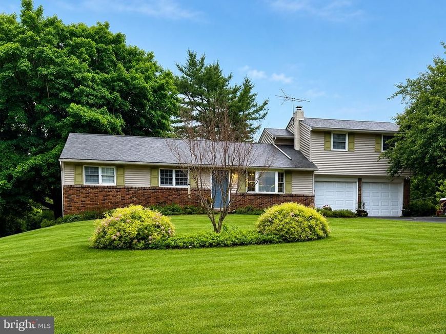 238 W Schwenkmill Road, Perkasie, PA 18944 Main Photo