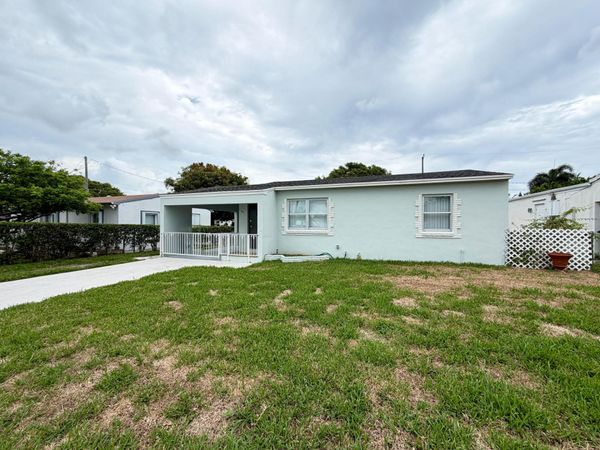 831 El Prado, West Palm Beach, FL 33405