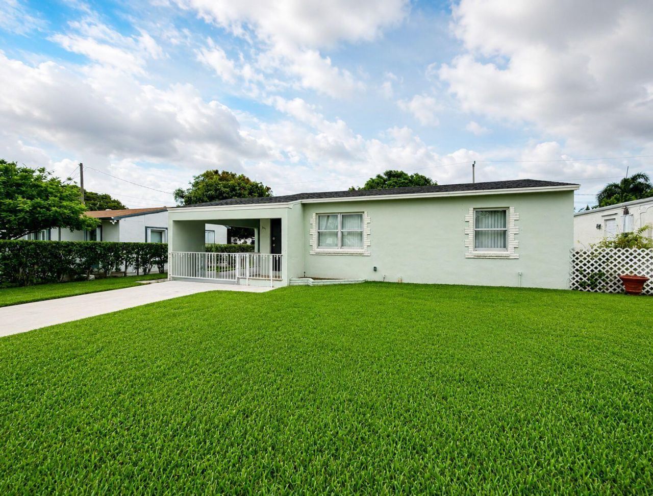 831 El Prado, West Palm Beach, FL 33405 Photo