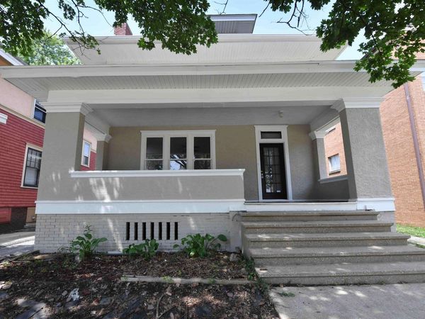1027 N UNIVERSITY Street, Peoria, IL 61606