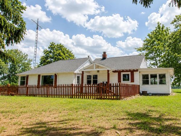 3915 W 200 N , Winamac, IN 46996