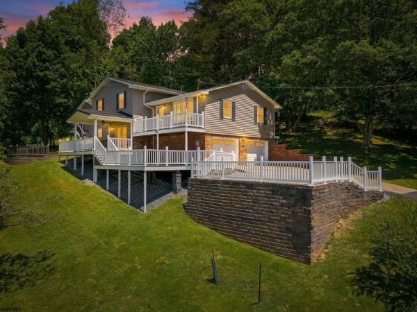 83 Maple Lake Court, Bridgeport, WV 26330