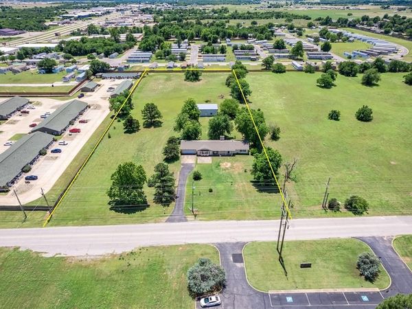 523 W Country Club Road, Chickasha, OK 73018