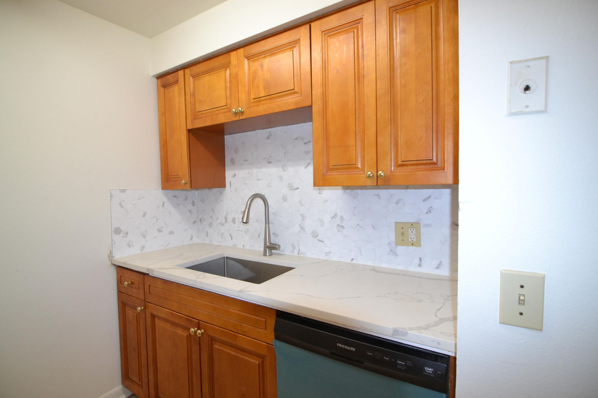 14308 Hanging Moss Circle, Unit 102, Tampa, FL 33613 Photo