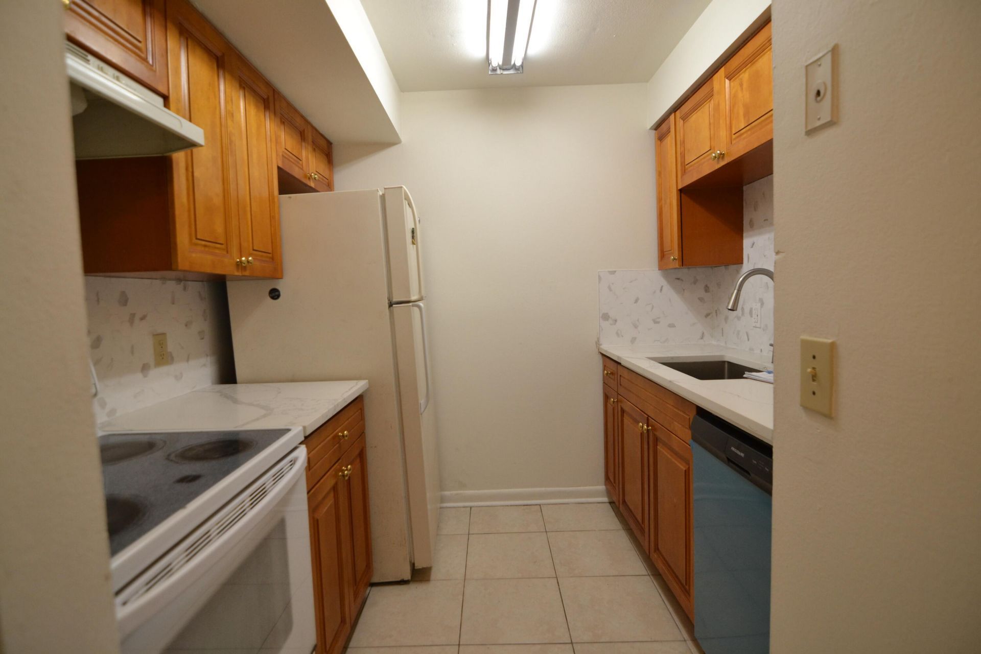 14308 Hanging Moss Circle, Unit 102, Tampa, FL 33613 Photo