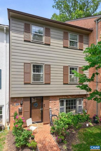 15 Georgetown Green, Charlottesville, VA 22901 Main Photo