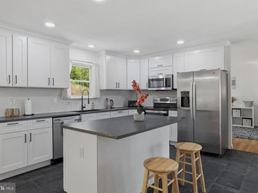 1299 GLADE DRIVE S, LONG POND, PA 18334