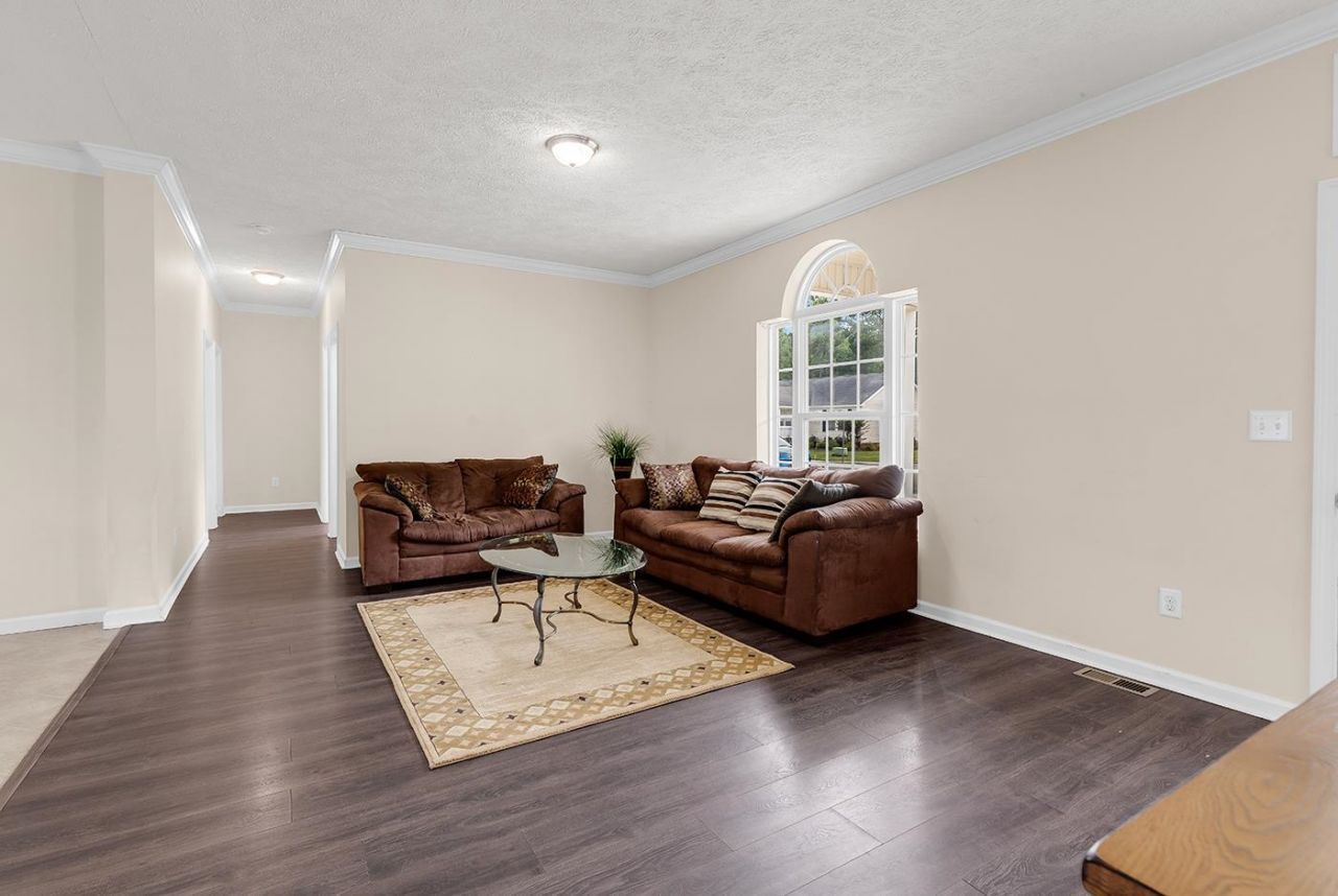 1109 Weldon Ln.  Photo 4