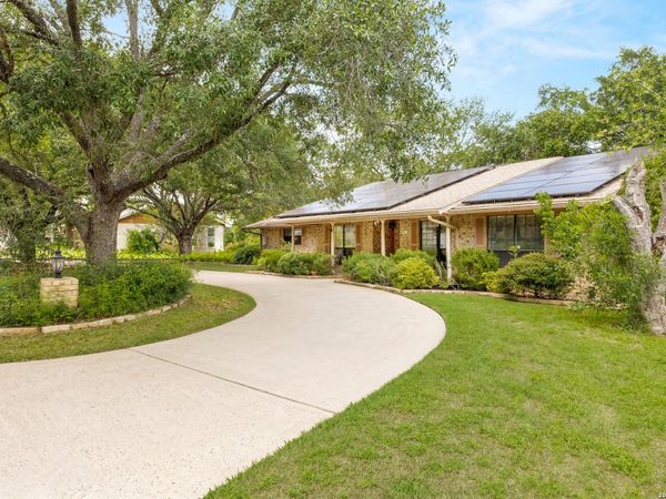 225 HILLTOP DR, Seguin, TX 78155