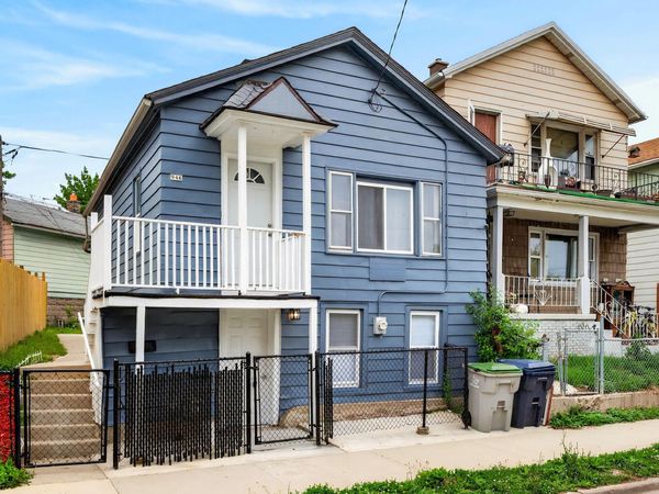 946 W Windlake Ave, Milwaukee, WI 53204
