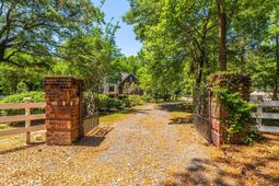 1882 Central Park Road photo 4