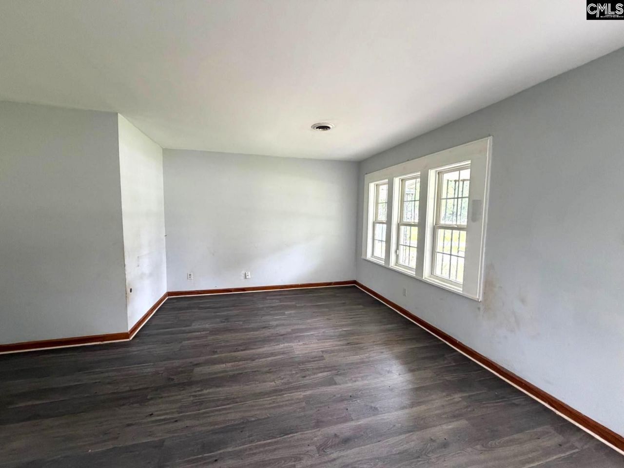 1113 Hahn Avenue Ne Photo 4