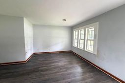1113 Hahn Avenue Ne photo 4