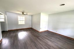1113 Hahn Avenue Ne photo 4