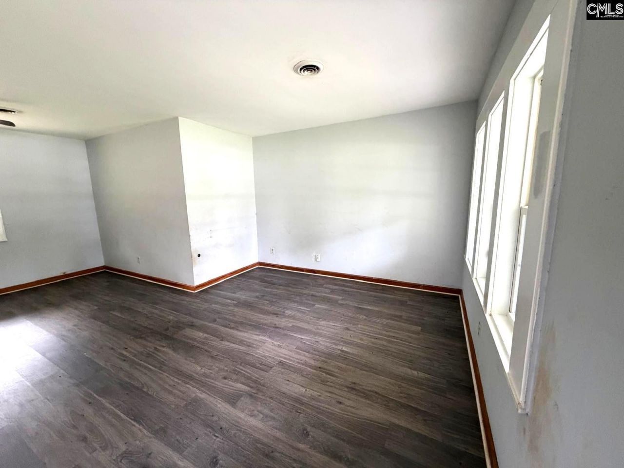 1113 Hahn Avenue Ne Photo 6