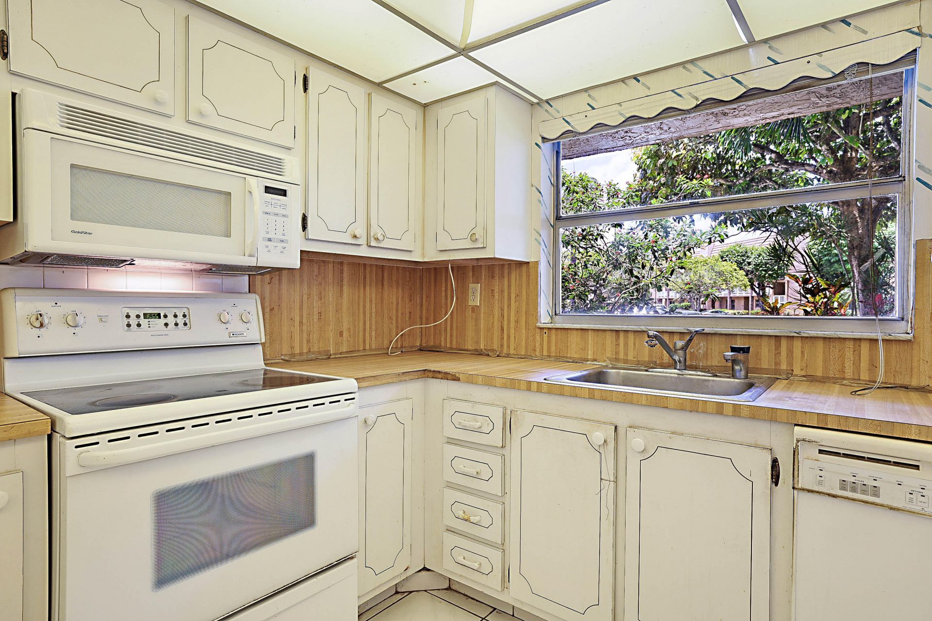 9201 Sunrise Lakes Boulevard, Unit 107, Sunrise, FL 33322 Photo