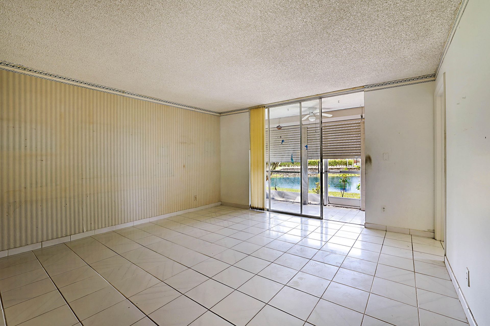 9201 Sunrise Lakes Boulevard, Unit 107, Sunrise, FL 33322 Photo