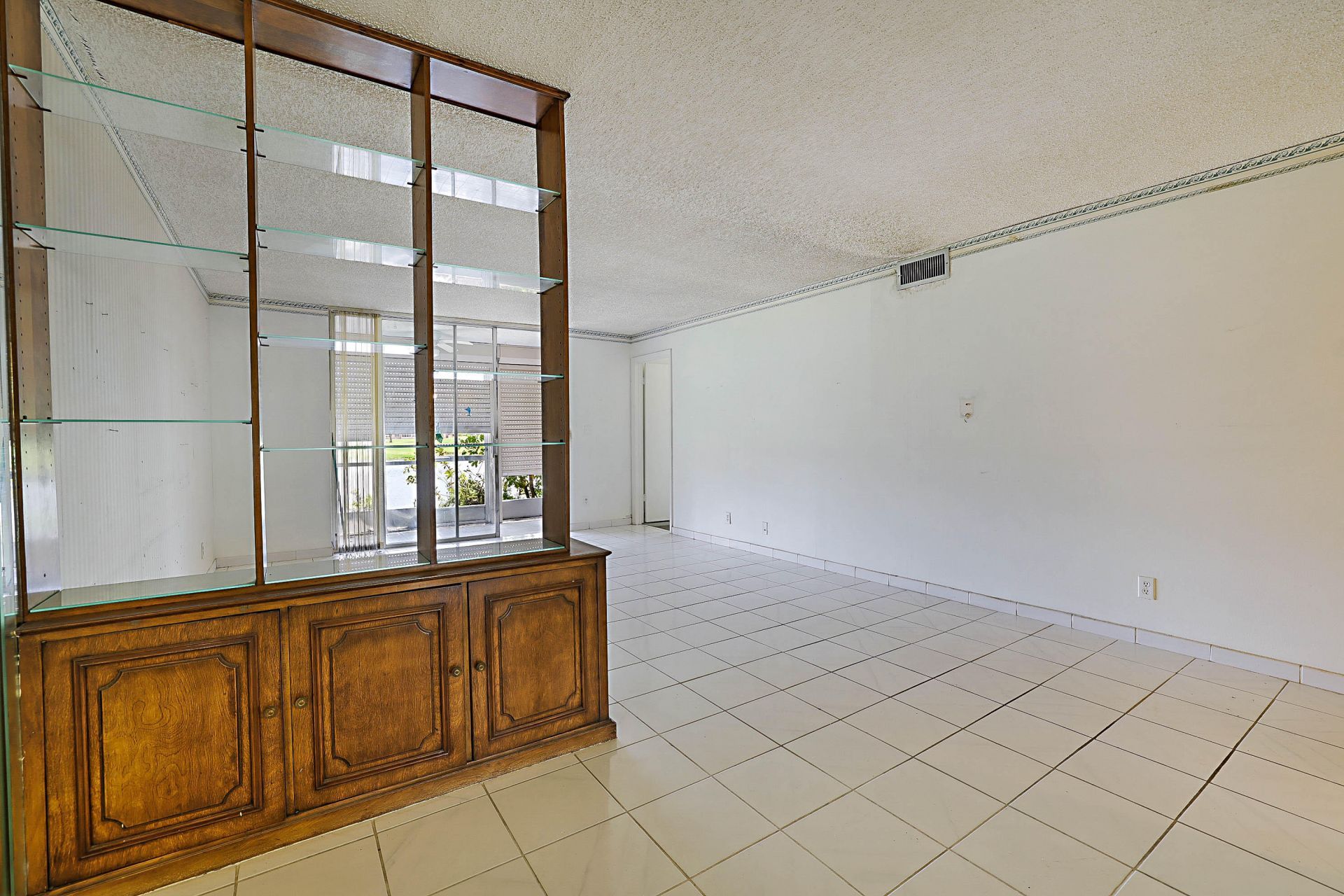 9201 Sunrise Lakes Boulevard, Unit 107, Sunrise, FL 33322 Photo