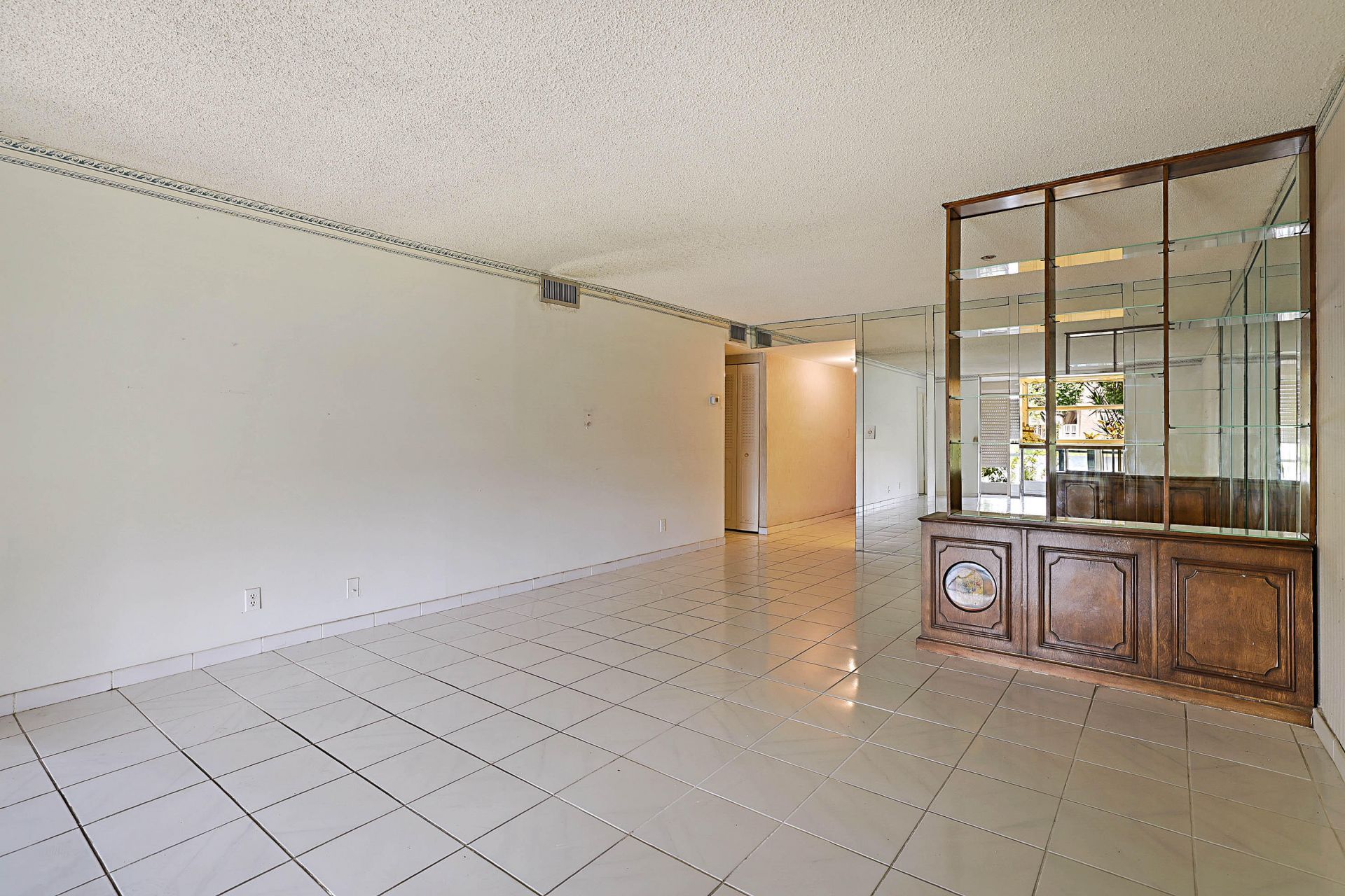 9201 Sunrise Lakes Boulevard, Unit 107, Sunrise, FL 33322 Photo