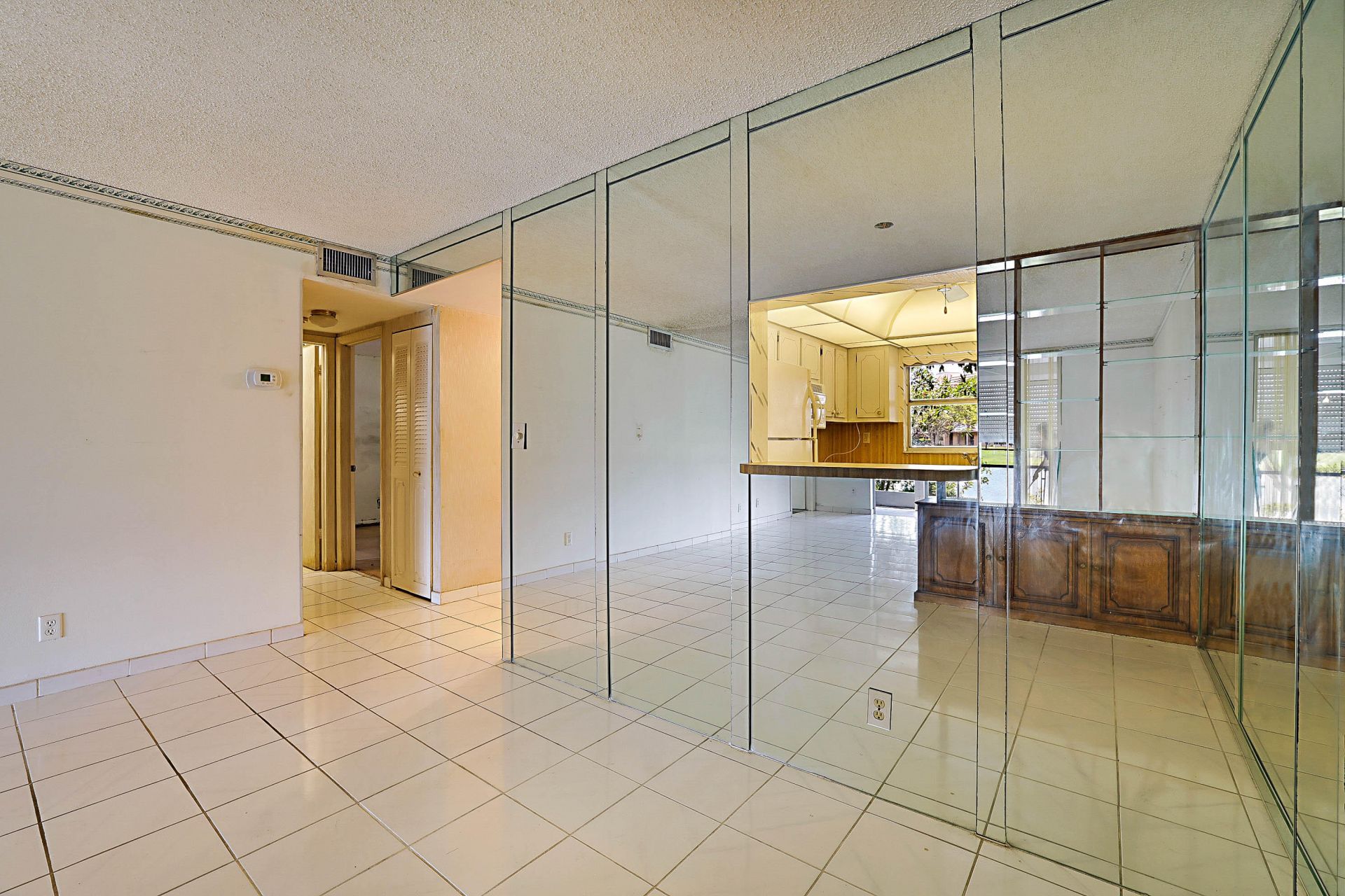 9201 Sunrise Lakes Boulevard, Unit 107, Sunrise, FL 33322 Photo