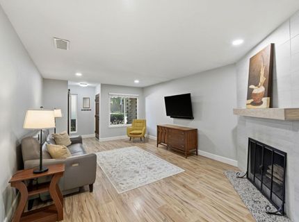 7997 La Riviera Dr, Sacramento, CA 95826 Photo