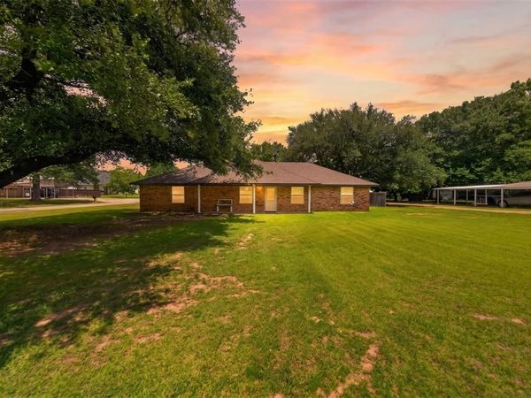 709 S Oak Street, Van, TX 75790