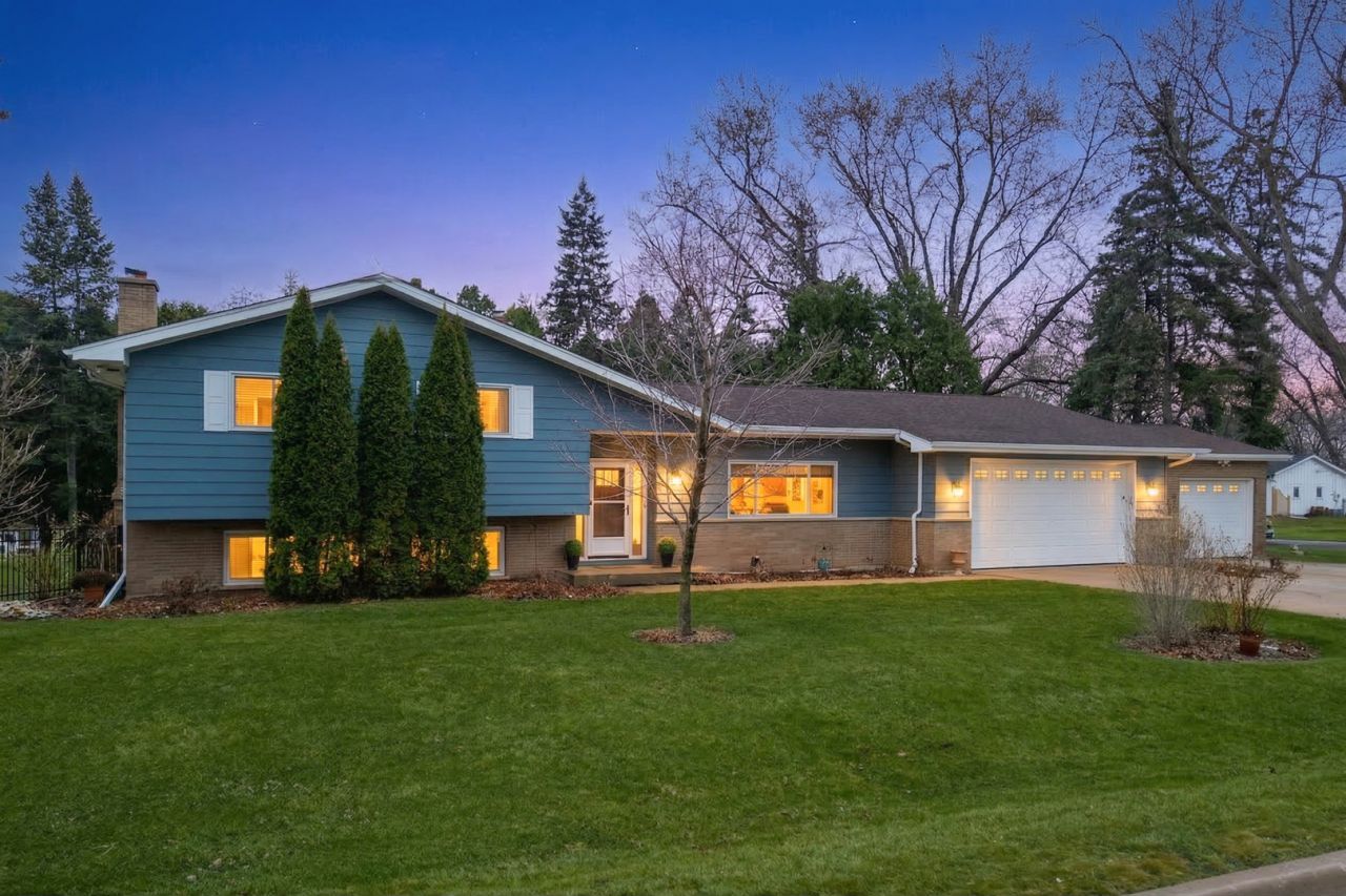 28W075 Aurora Avenue , Naperville, IL 60540