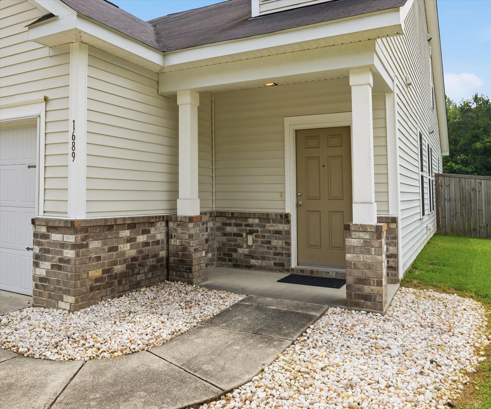 1689 Eider Down Drive Photo 4