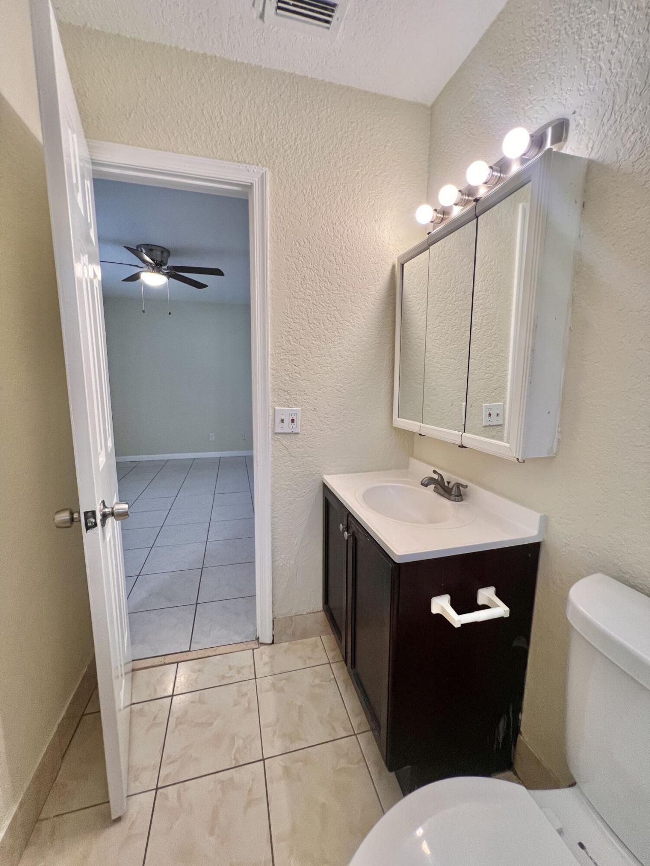 423 Glenwood Drive, West Palm Beach, FL 33415 Photo