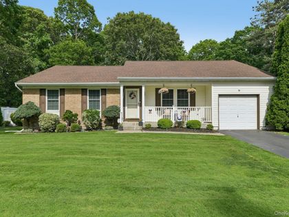 15 Chardonnay Drive Coram, NY 11727