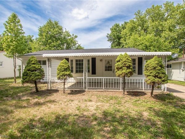 861 Oak Street , Elyria, OH 44035