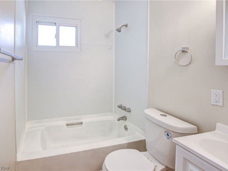 861 Oak Street, Elyria, OH 44035 Photo 16